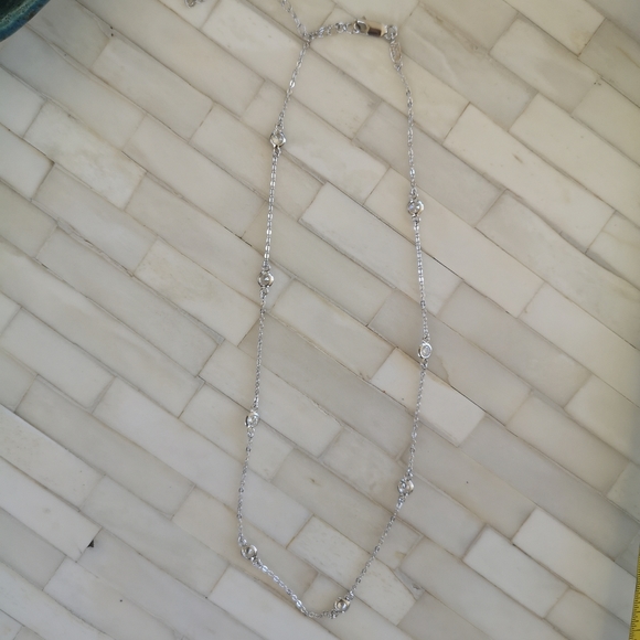 Jewelry - Sparkly Silver Necklace